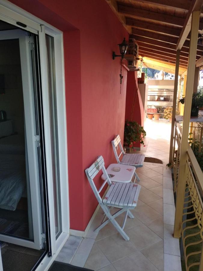 Kostas Walkers Point Bed & Breakfast Dafnata Exterior photo