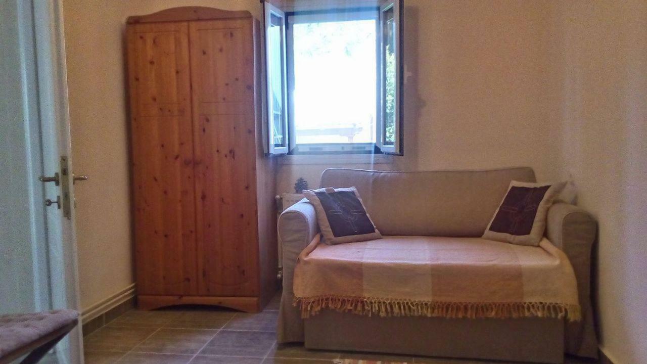 Kostas Walkers Point Bed & Breakfast Dafnata Exterior photo