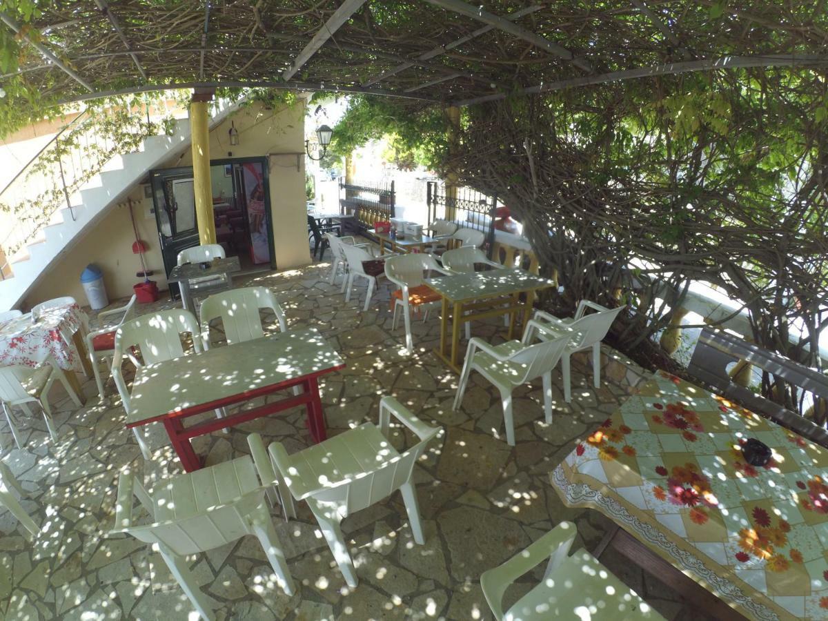Kostas Walkers Point Bed & Breakfast Dafnata Exterior photo
